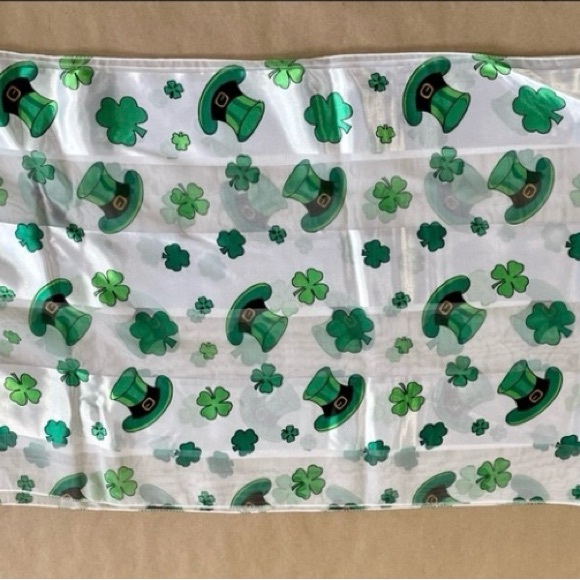 St. Patrick’s Day Scarf Ariana by Howard Leprechaun Hat & Clover 13"x60" - Picture 1 of 5